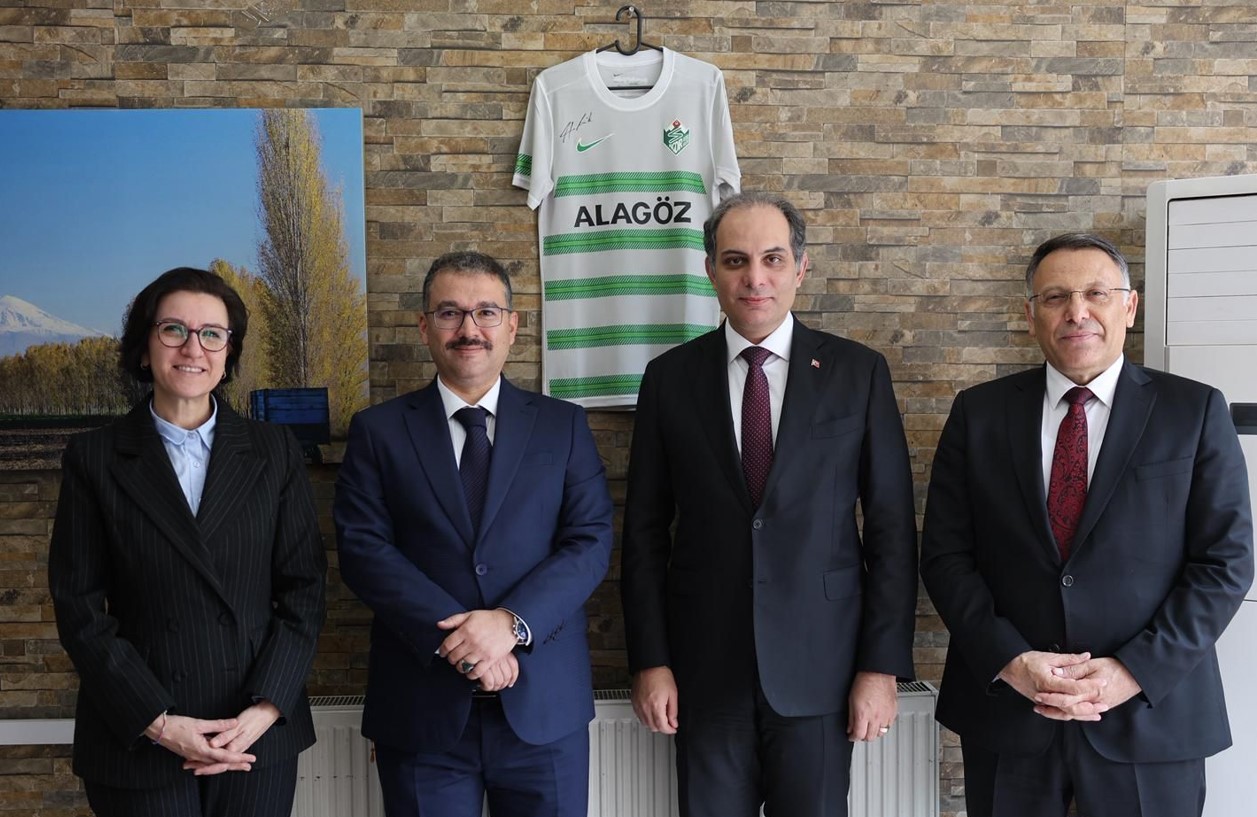 Keyvan Havacılık Iğdır Valisi Sn.ercan Turan Rektör Prof. Dr. Ekrem Gürel