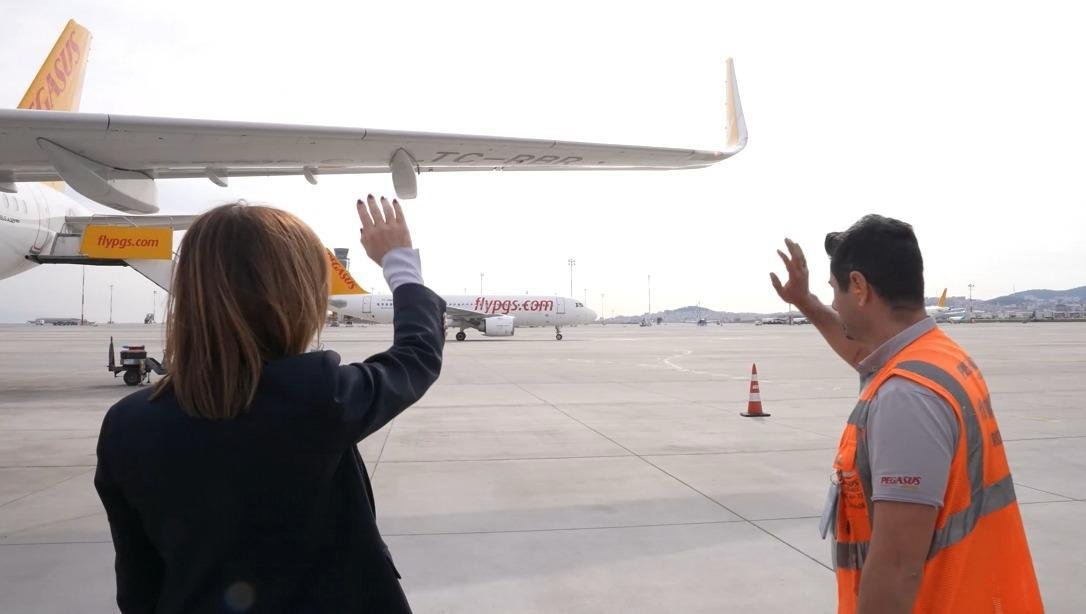 Uçak Karşılama Güliz Öztürk