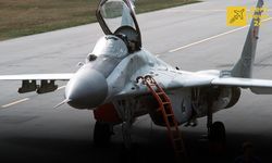 MiG-29 LASTİK PATLATTI PİSTİ KAPATTI