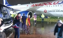 Sabiha Gökçen’de AJet uçağı taksi sırasında pist kenarına çıktı