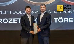 THY İletişim Başkanı Yahya Üstün’e 10. yıl rozeti