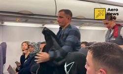 Helallik isteyip uçaktan indi: Kalkışa hazırlık yapılırken hosteslere seslendi