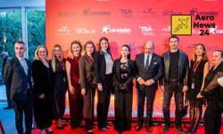 Corendon Airlines, Özge Yağız ve Yusuf Çim’i Varşova’da hayranlarıyla buluşturdu