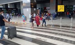 Yeni Delhi Havalimanı’nı Yağmur Vurdu: 400’den Fazla Uçuş Gecikti
