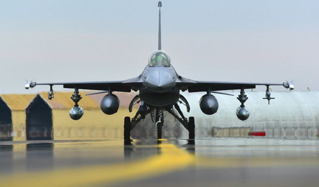 Bulgaristan'dan ABD'ye Mesaj: Askeri Uçaklar Sivil Havalimanından Taşınsın