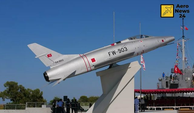 Kıbrıs Barış Harekatı’nda kullanılan F-100 Super Sabre model anıt uçak ziyarete açıldı