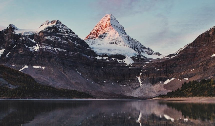 Everest’te büyük skandal: Turistleri hasta edip milyonluk vurgun