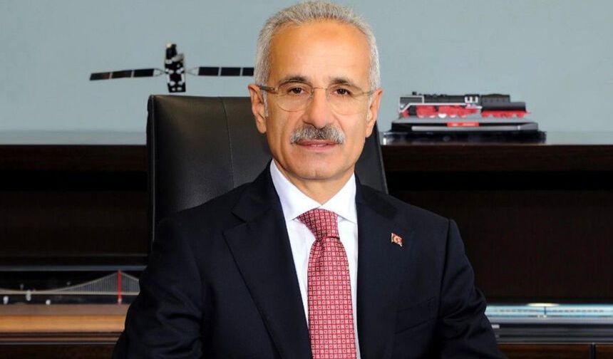 Bakan Uraloğlu 11 Türk Gemisinin Hürmüz Boğazı’nı Güvenle Geçtiğini Duyurdu