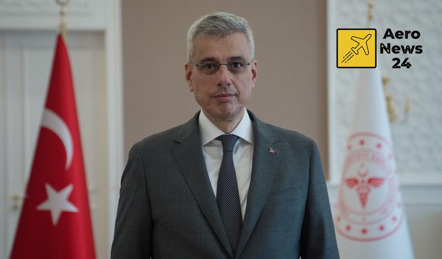 Sağlık Bakanı Memişoğlu, uçakta rahatsızlanan yolcuya ilk müdahaleyi yaptı